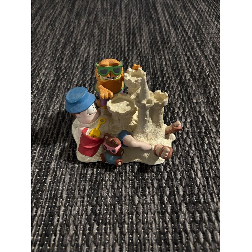 Vintage Garfield Crowning Achievement Jim Davis Danbury Mint Resin Collectible